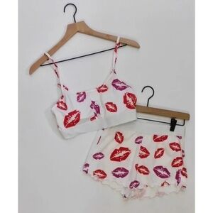 NEW!! HOT LIPS Lipstick Kiss Cropped Loungewear Two Piece Set Top Shorts Small